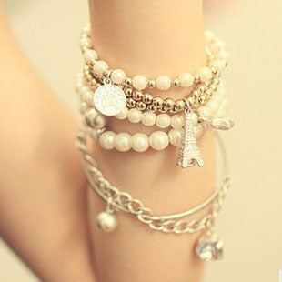 B089 - Pearl Eiffel Tower Bracelet